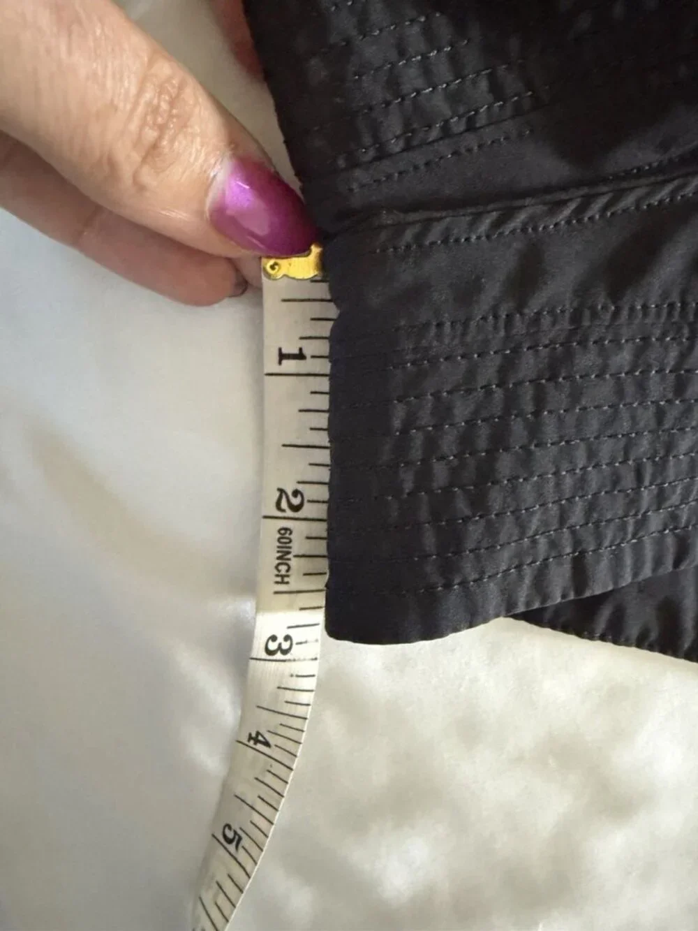 Lululemon Black Running Shorts Women’s Size 8 Mid Rise 2.5 Inch Inseam